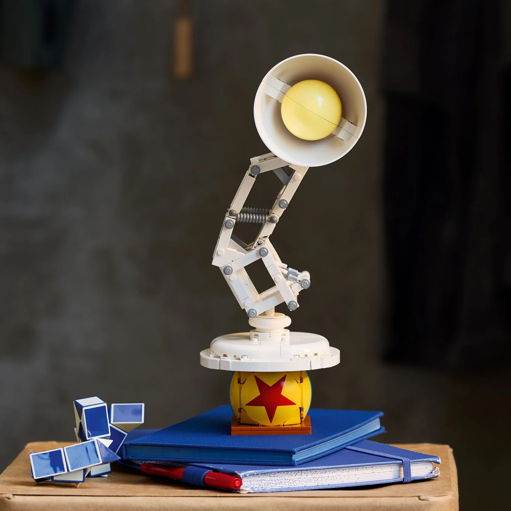 21357 Disney Pixar Luxo Jr.